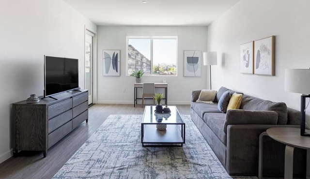 Landing | Chic 2BD, Gym, Pool