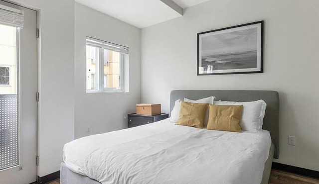 Landing | Chic Studio, Courtyard, Gym