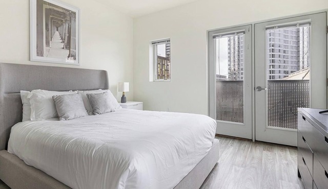 Landing | Chic Studio, Courtyard, Gym