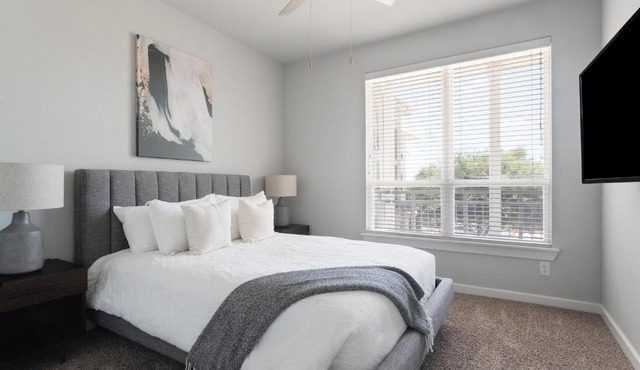 Landing Incredible 1BD Pool Gym
