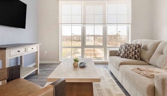 Landing | Incredible 2BD, Pool, Game Room
