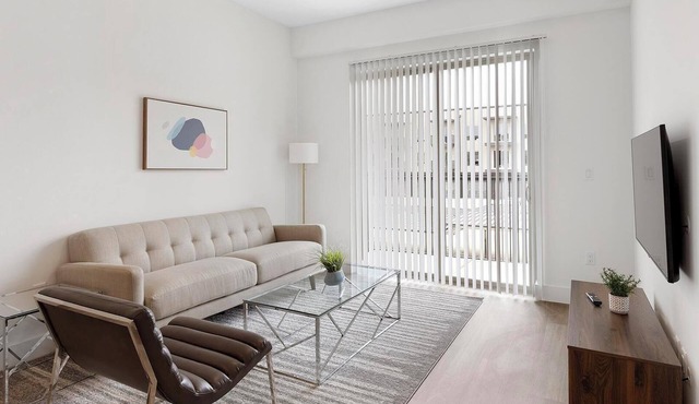 Landing | Incredible 2BD, Clubhouse, Pool