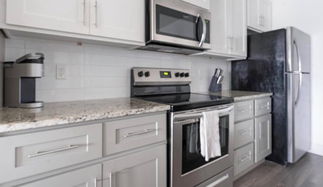 Landing | Incredible 2BD, Pool, Clubhouse