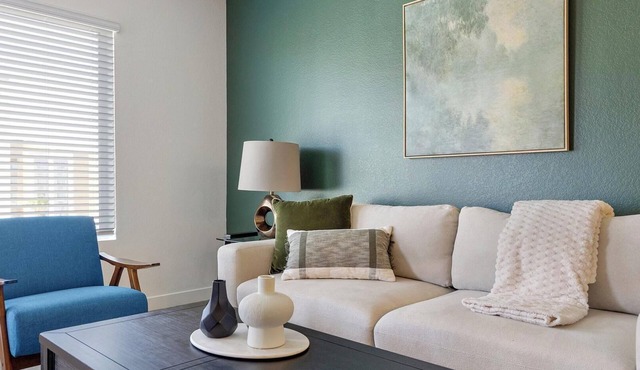 Landing | Incredible 2BD, Pool, Gym