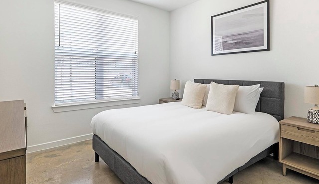 Landing | Incredible 2BD, Clubhouse, Pool