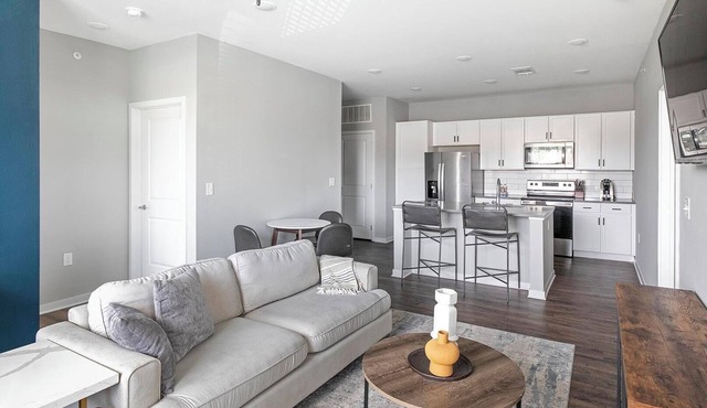 Landing | Incredible 2BD, Pool, Gym