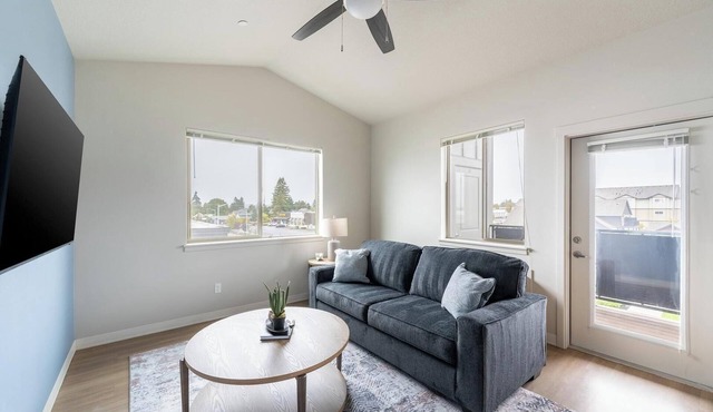 Landing | Incredible 2BD, Pool, Gym