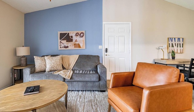 Landing | Incredible 2BD, Tennis Court, Gym