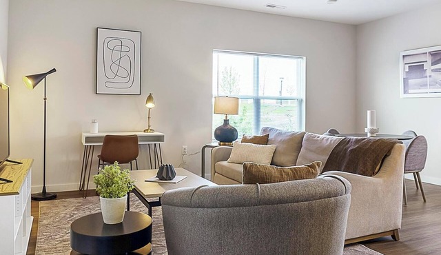 Landing | Incredible 2BD, Pool, Gym