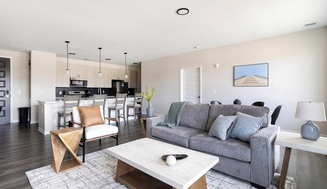 Landing | Incredible 2BD, Pool, Gym