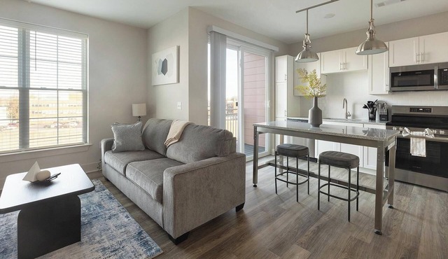 Landing | Modern 1BD, Courtyard, Game Room