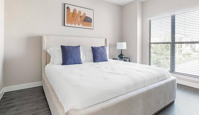 Landing | Modern 1BD, Courtyard, Gym