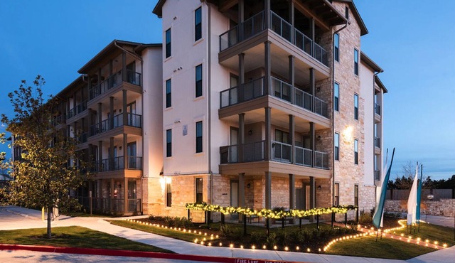 Landing | Modern 1BD, Pool, Clubhouse