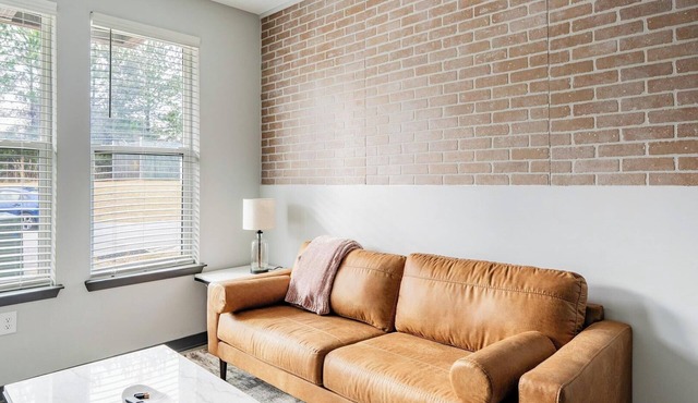 Landing | Modern 1BD, Rooftop Lounge, Gym