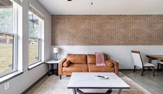 Landing | Modern 1BD, Rooftop Lounge, Game Room