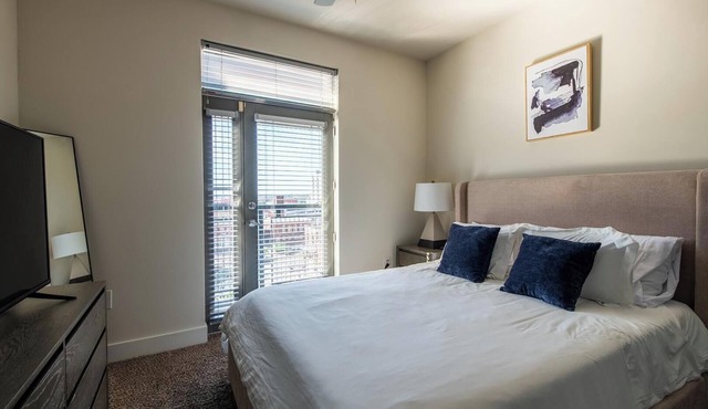 Landing | Modern 1BD, Rooftop Lounge, Gym