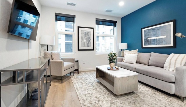 Landing | Modern 1BD, Rooftop Lounge, Gym
