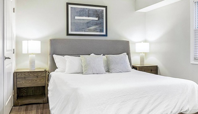 Landing | Modern 1BD, Courtyard, Gym