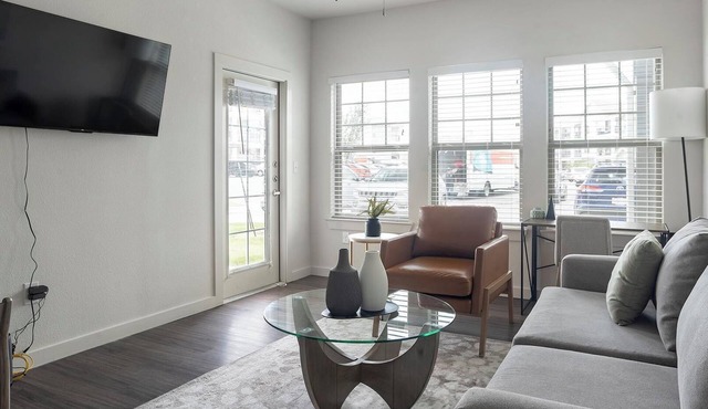 Landing | Modern 1BD, Gym, Pool