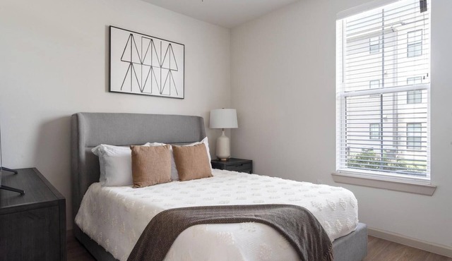 Landing | Modern 1BD, Courtyard, Clubhouse