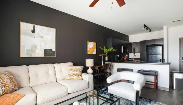 Landing | Modern 1BD, Courtyard