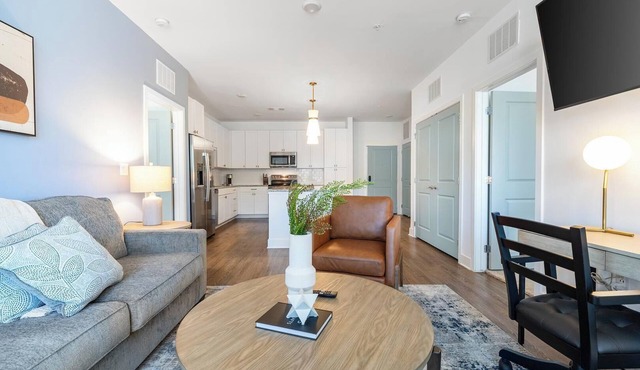 Landing | Modern 2BD, Gym, Pool