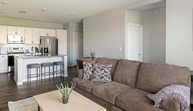 Landing | Modern 2BD, Gym, Pool