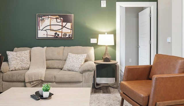 Landing | Modern 2BD, Pool, Gym