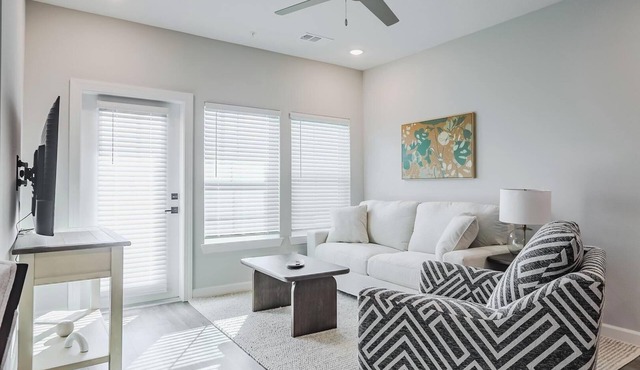 Landing | Modern 2BD, Pool