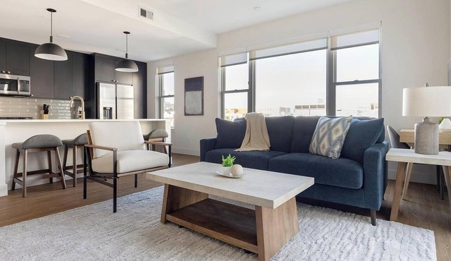 Landing | Modern 2BD, Rooftop Lounge, Gym