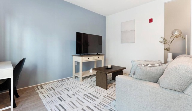 Landing | Modern 2BD, Gym, Pool