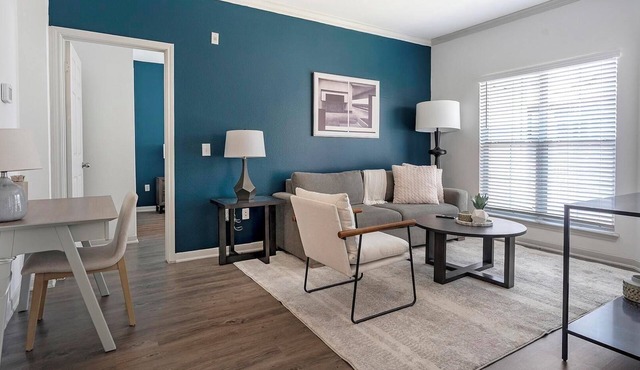 Landing | Modern 2BD, Gym