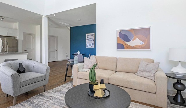 Landing | Modern 3BD, Pool, Gym