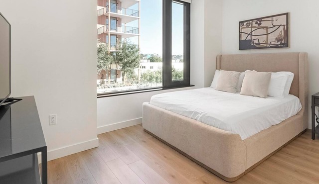 Landing | Modern Studio, Gym, Rooftop Lounge