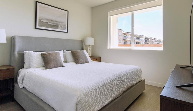 Landing | Spectacular 2BD, Pool, Clubhouse