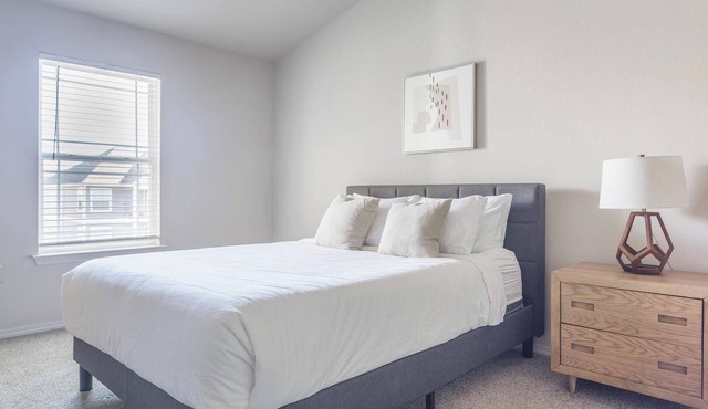Landing | Spectacular 1BD, Gym, Courtyard