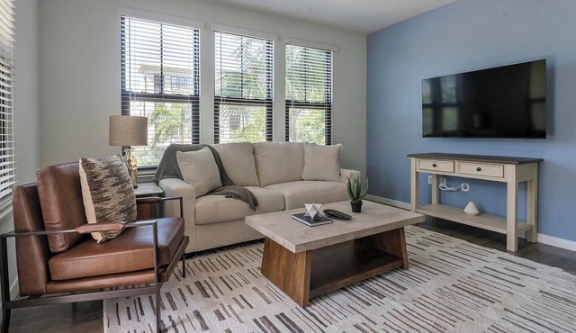 Landing | Spectacular 2BD, Pool, Clubhouse