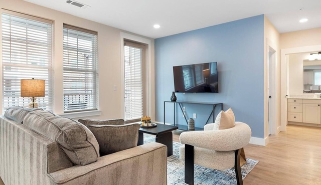 Landing | Spectacular 2BD, Clubhouse, Pool