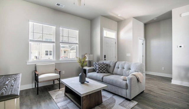 Landing | Spectacular 2BD, Gym