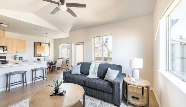 Landing | Spectacular 2BD, Clubhouse, Pool