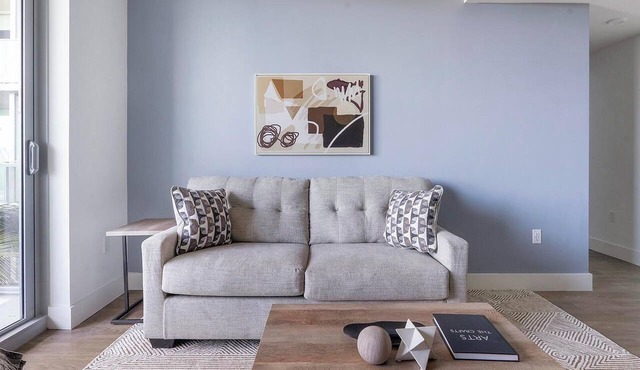 Landing | Spectacular 2BD, Pool