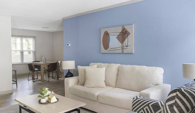 Landing | Spectacular 2BD, Pool, Clubhouse