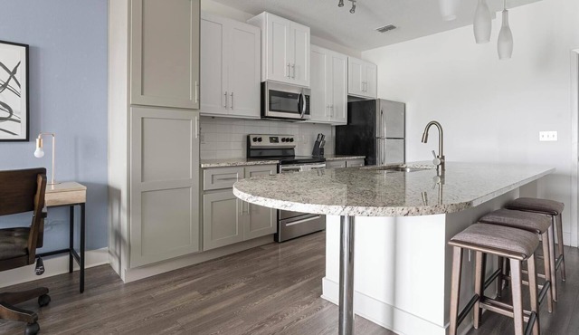 Landing | Spectacular 2BD, Clubhouse, Pool