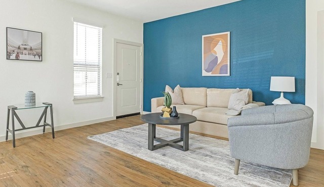 Landing | Spectacular 3BD, Pool, Gym