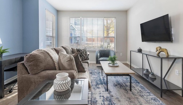 Landing | Stunning 1BD, Gym, Clubhouse