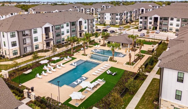Landing | Stunning 1BD, Courtyard, Game Room