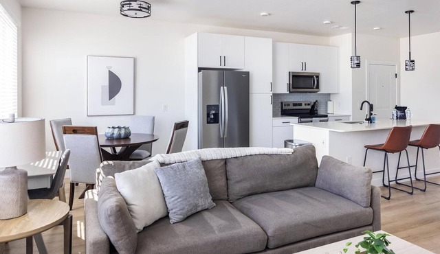 Landing | Stunning 1BD, Clubhouse, Pool