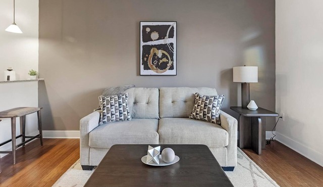 Landing | Stunning 1BD, Clubhouse, Courtyard