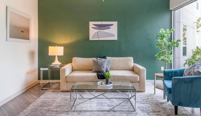 Landing | Stunning 1BD, Gym, Clubhouse