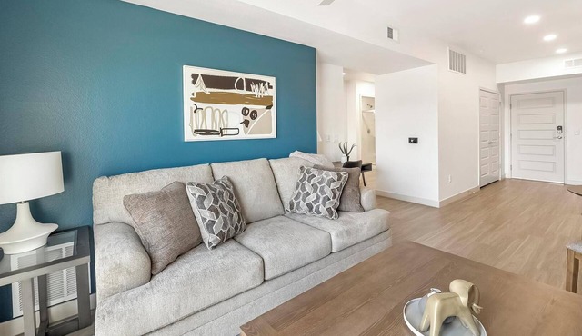 Landing | Stunning 1BD, Gym, Pool